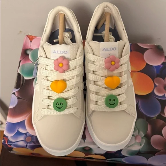 Aldo Women’s Hyperthalamuscorp Sneakers with Charms in Color Natural Size 5 - Picture 2 of 11
